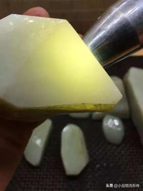 怎样挑选新疆和田玉把件?