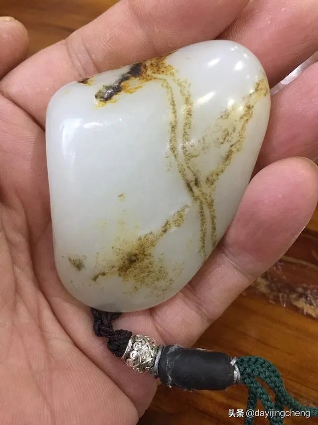怎样挑选新疆和田玉把件?
