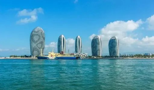 据报道,海南离岛免税一年销售468亿,其中哪些商品的销售非常火爆?