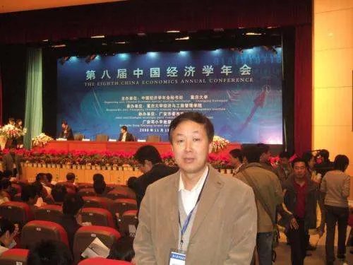 女研究生应该如何处理与男导师之间的关系?