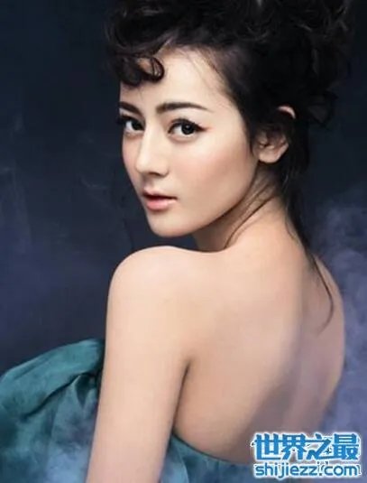 迪丽热巴的脱身照片曝光,真是太有料了(起码有个D)