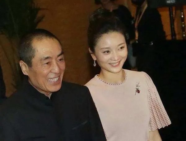 张艺谋妻子发文心疼丈夫，张艺谋现在的身体状况如何？