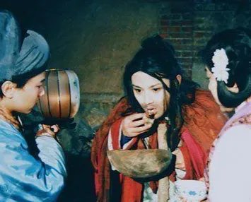 红楼梦甄士隐的一生都经历了哪些事情？有多悲惨？
