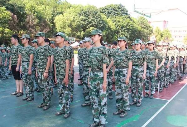军训需要带什么东西去呢？