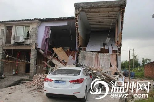 又是无情女司机!开车回家一脚油门撞塌父母房子