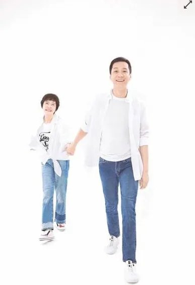 冯远征秀恩爱深情无限是因为结婚多少周年?