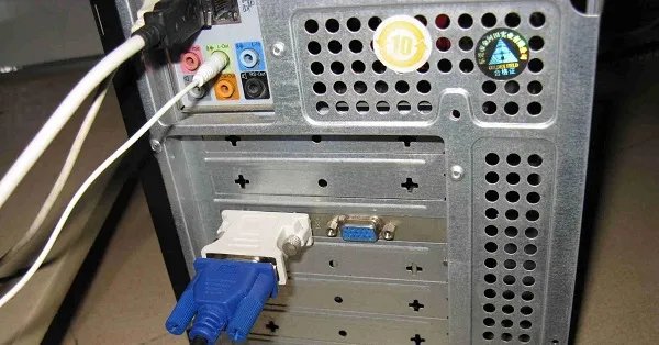 电脑显示屏显示无信号输入是怎么回事