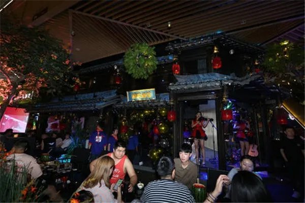 武汉十大热门酒吧排名:A+live上榜，第一火爆全网