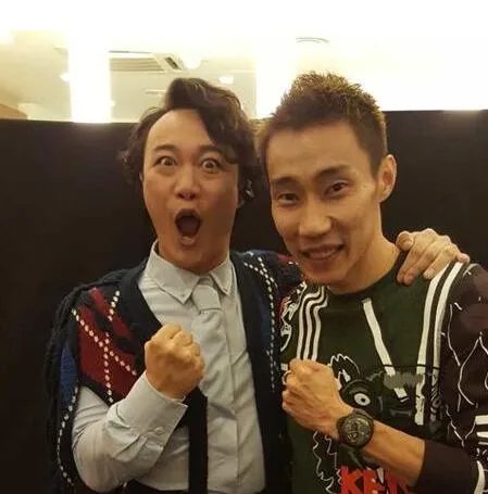 陈奕迅合影李宗伟遭调侃 “林丹妈妈”与“林丹对手”见面