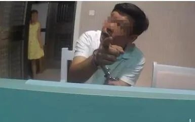 醉驾男大闹交警队?