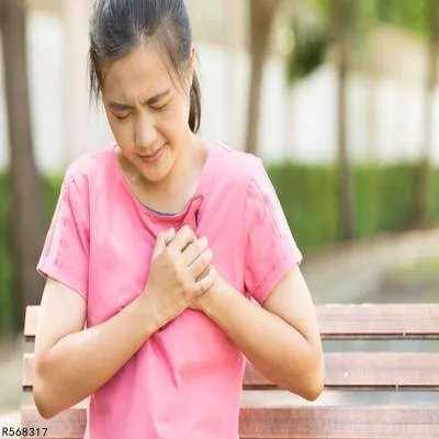 女性胸口正中间痛怎么回事