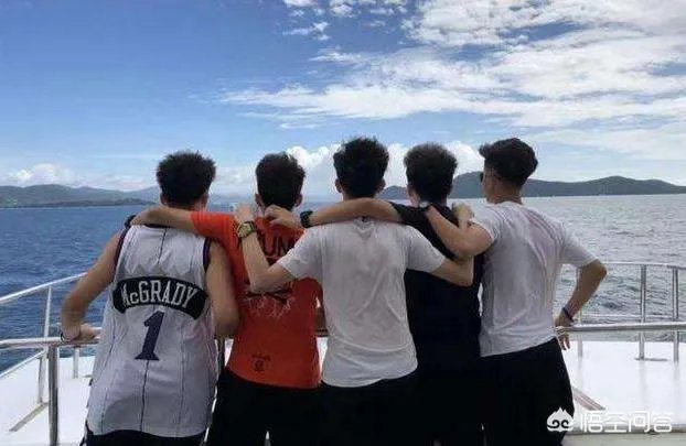 泰国沉船事故中,为什么艾莎公主号的游客全部逃生,而凤凰号的游客就死伤多人?