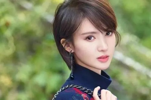金晨贾乃亮再次被拍到聚会，他们两人之间有瓜吗？