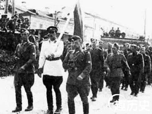 二战苏军最大叛将弗拉索夫:为何“向祖国开枪”?