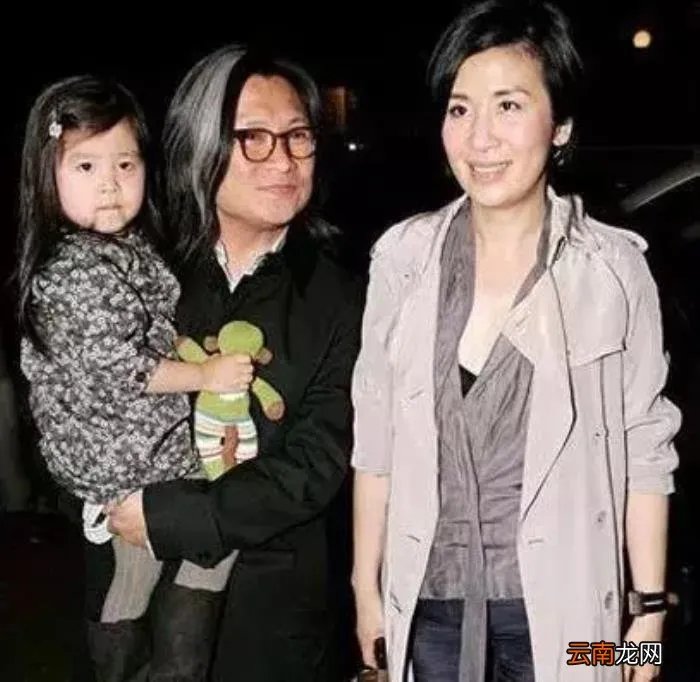 吴君如老公，53岁吴君如为满头白发的老公庆生