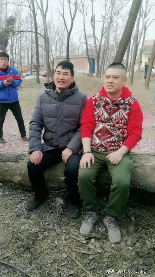 农民歌手朱之文成名后每天那么多粉丝去录视频是悲剧还是喜剧?