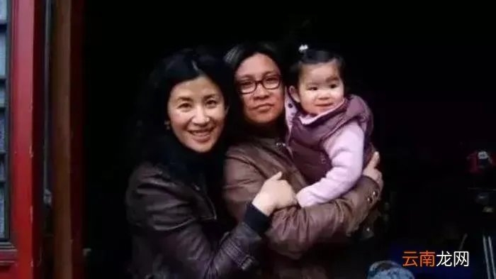 吴君如老公，53岁吴君如为满头白发的老公庆生