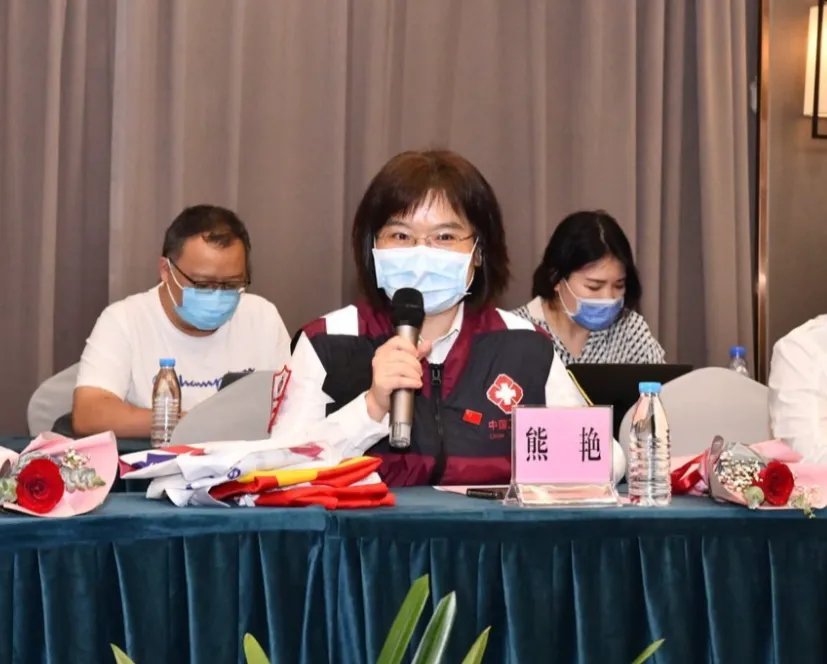 “白衣外交官”回家了!中山一院援塞尔维亚抗疫医疗专家顺利返院