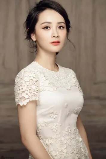 邓莎跟谁结婚了老公很有钱吗?