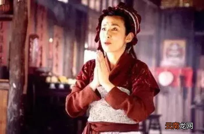 吴君如老公，53岁吴君如为满头白发的老公庆生