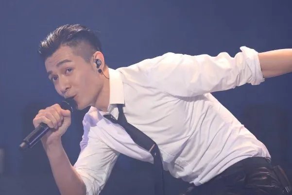 周柏豪超好听歌曲top10：《够钟》上榜，第五最为催泪