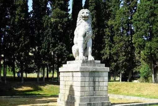 底比斯圣军:由150对同性恋人组成