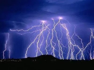 北京暴雨雷电双预警生效,居民需要做好哪些防护措施?