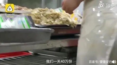 廉价外卖生产过程:这是我外卖里的肉,吓死我吧!