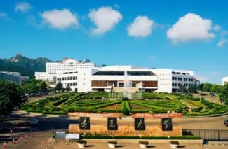 青岛大学回应保安殴打学生,这是怎么回事?