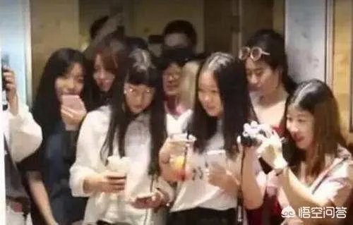 “我只会吹头”小哥火速走红,理发店小哥的正确打开方式应该是什么样子?