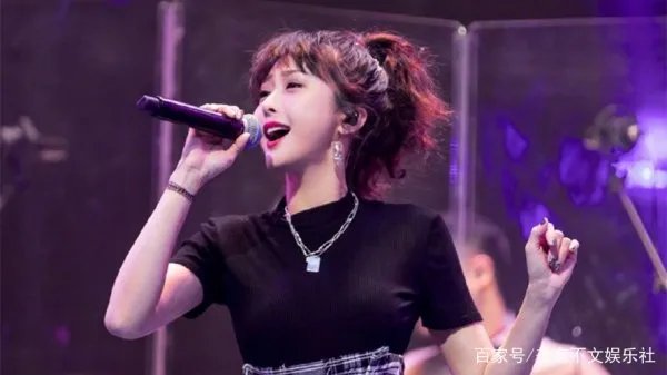 4位导师同时叫好,参加好声音的陈冰,现在怎么样了?