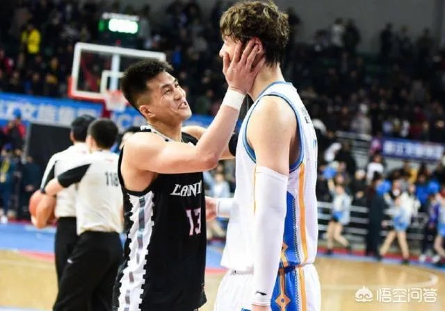 郭艾伦昨晚在对阵福建时拿到46分,打出了NBA级别的水准!他会不会进军NBA呢?