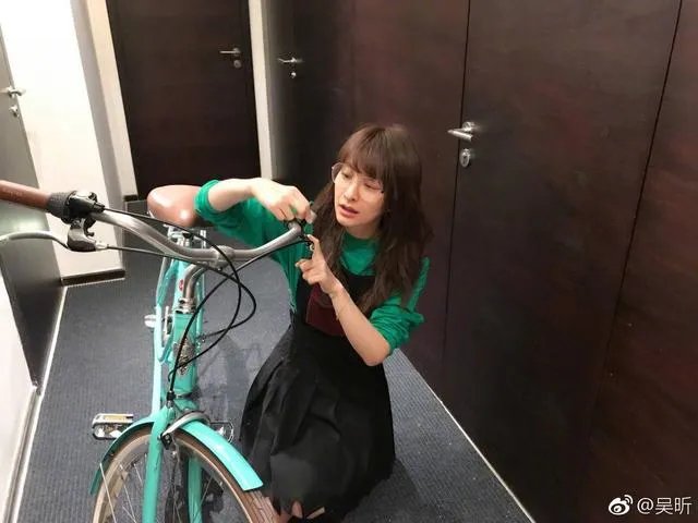 吴昕微博晒自拍并附文“拍出全智贤的感觉了吗”,你怎么看?