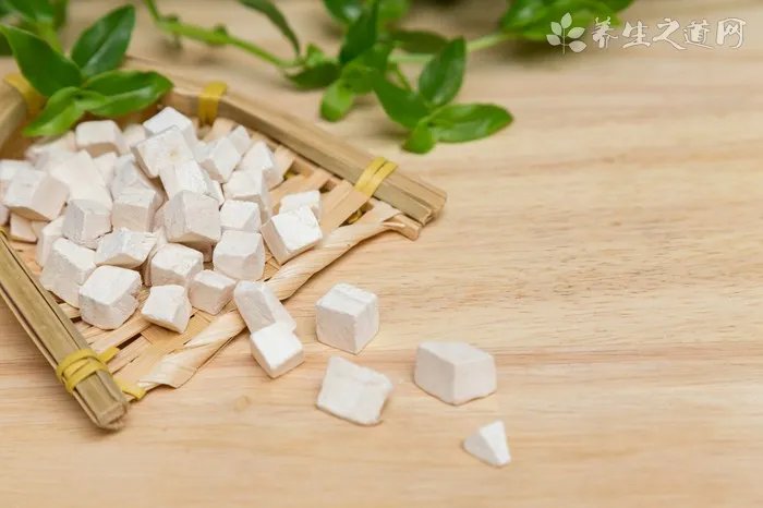 黑发晶的功效与作用点（朱砂的功效与作用）