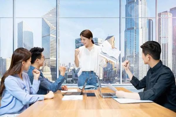 广告圈有一句人人皆知的话“不做总统,就做广告人”,为什么会这么说呢?
