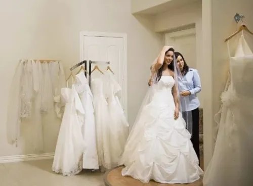 试婚纱需要准备什么 婚纱可以随便试吗