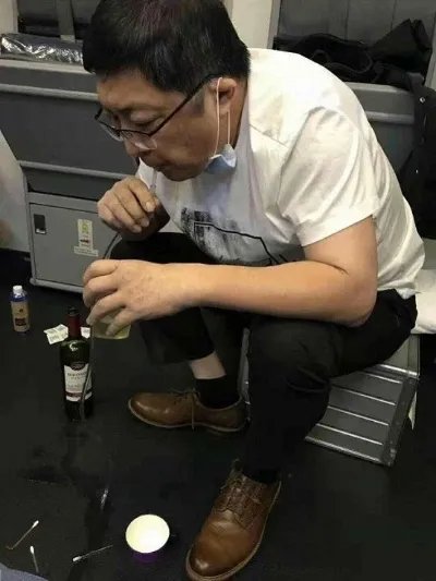 医生用嘴吸尿救人怎么回事 事件始末详情曝光让人感动