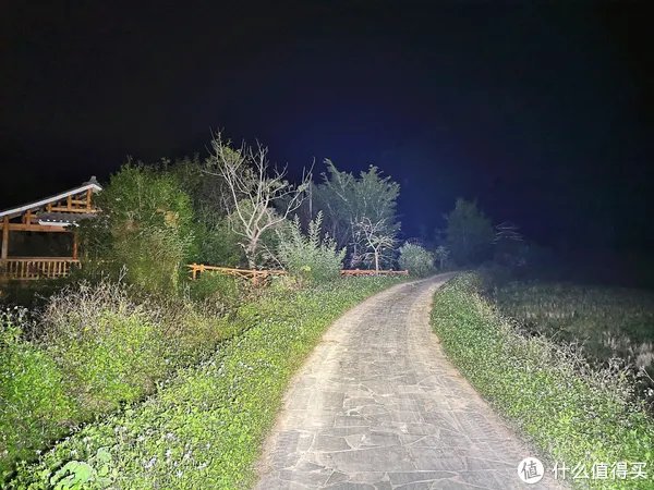 穿盔甲,入疆场,所向披靡。脱战袍,还本色,玉树临风。