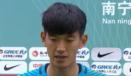 李毅微博发怒后,再发文“没有国家荣誉感就不配代表国家队出战”,你怎么看?