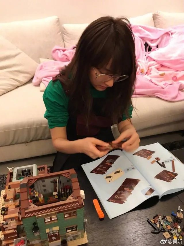 吴昕微博晒自拍并附文“拍出全智贤的感觉了吗”,你怎么看?