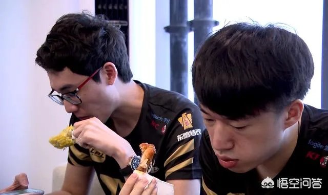 RNG首局击败了IG，LoveZrr团战打崩了Theshy，你怎么看？