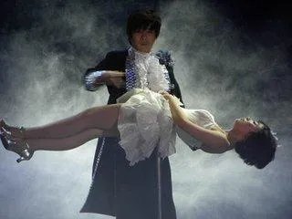 人体漂浮魔术是怎样做到的?