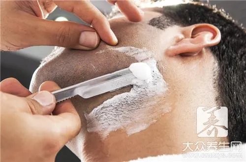 第一次刮胡子要注意什么事