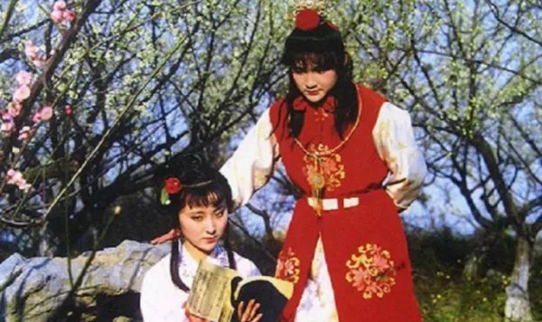 歌词:一个是美玉无瑕的歌名是什么