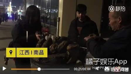 南昌大爷卖红薯求客别扫码尽量给现金,钱进儿子手机不好意思要,你怎么看?