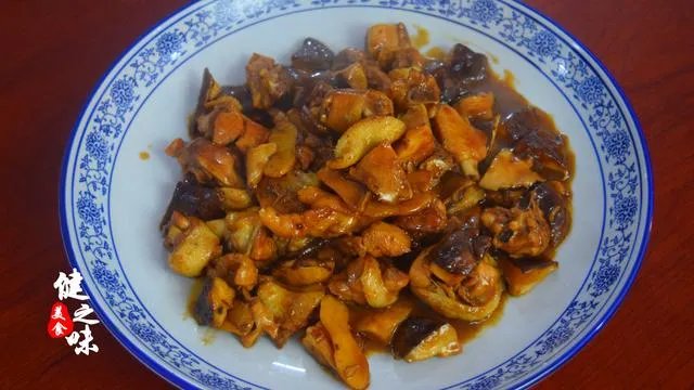 怎么做香菇木耳炒鸡肉？