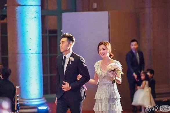 阿娇登记结婚曝光:这次终于用上了本名钟嘉励