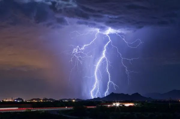 北京暴雨雷电双预警生效,居民需要做好哪些防护措施?