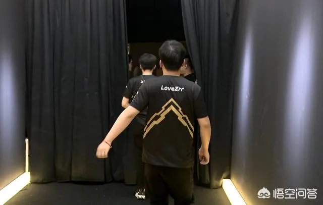 RNG首局击败了IG，LoveZrr团战打崩了Theshy，你怎么看？