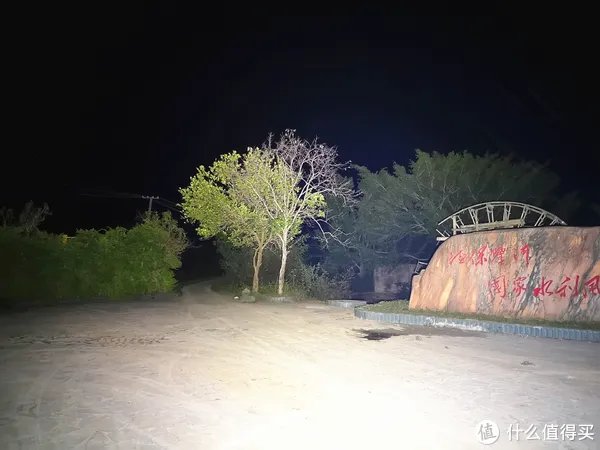 穿盔甲,入疆场,所向披靡。脱战袍,还本色,玉树临风。
